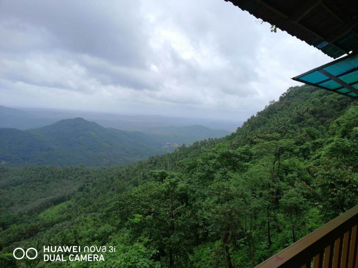Stone Hills Hotell Kannur Exteriör bild