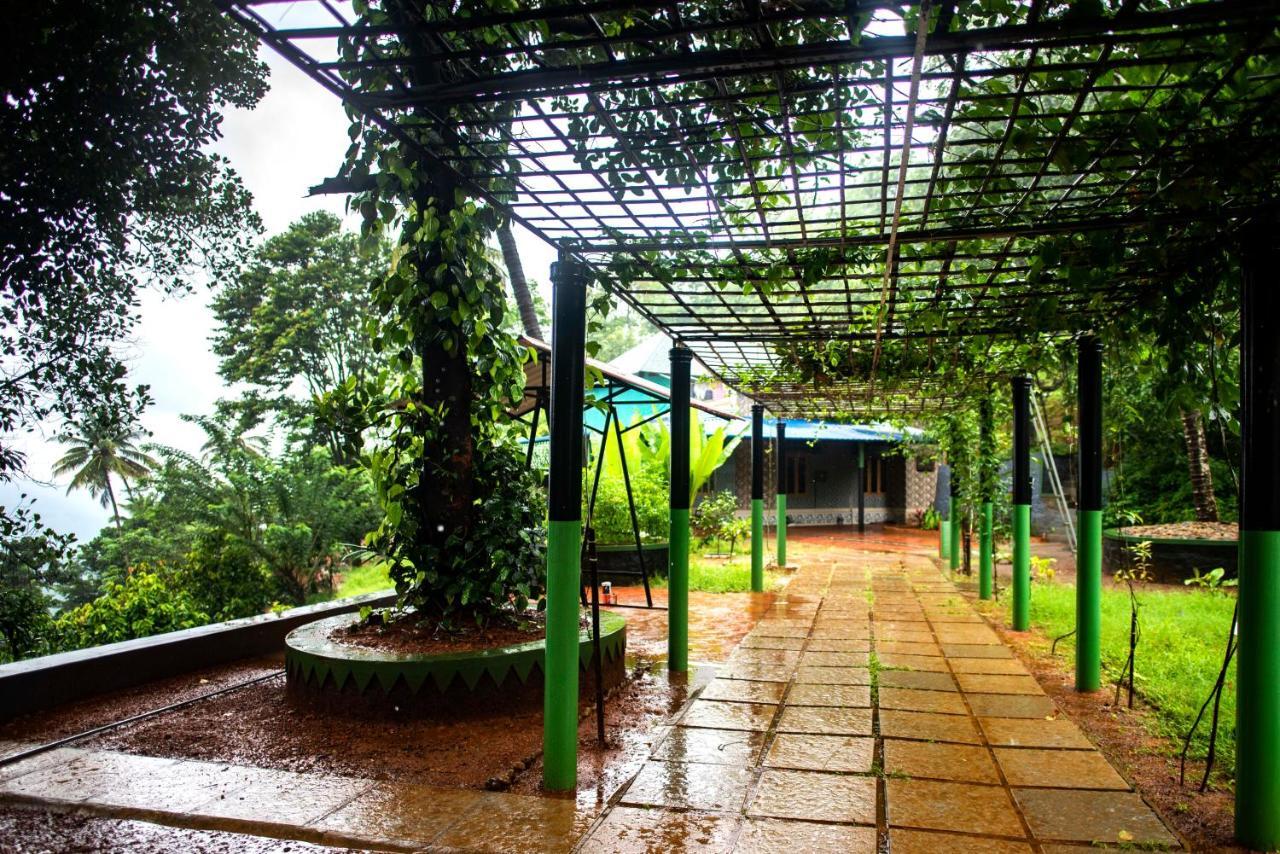 Stone Hills Hotell Kannur Exteriör bild