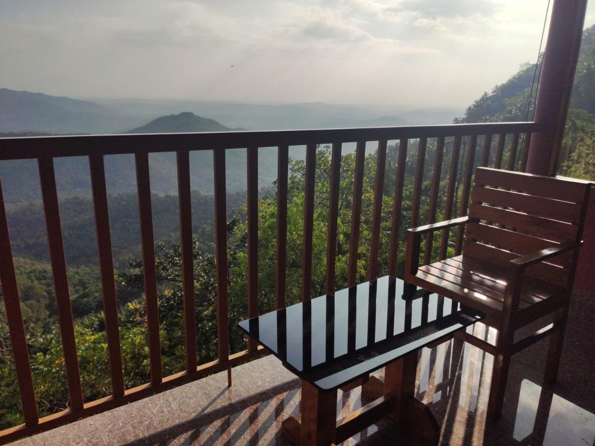 Stone Hills Hotell Kannur Exteriör bild