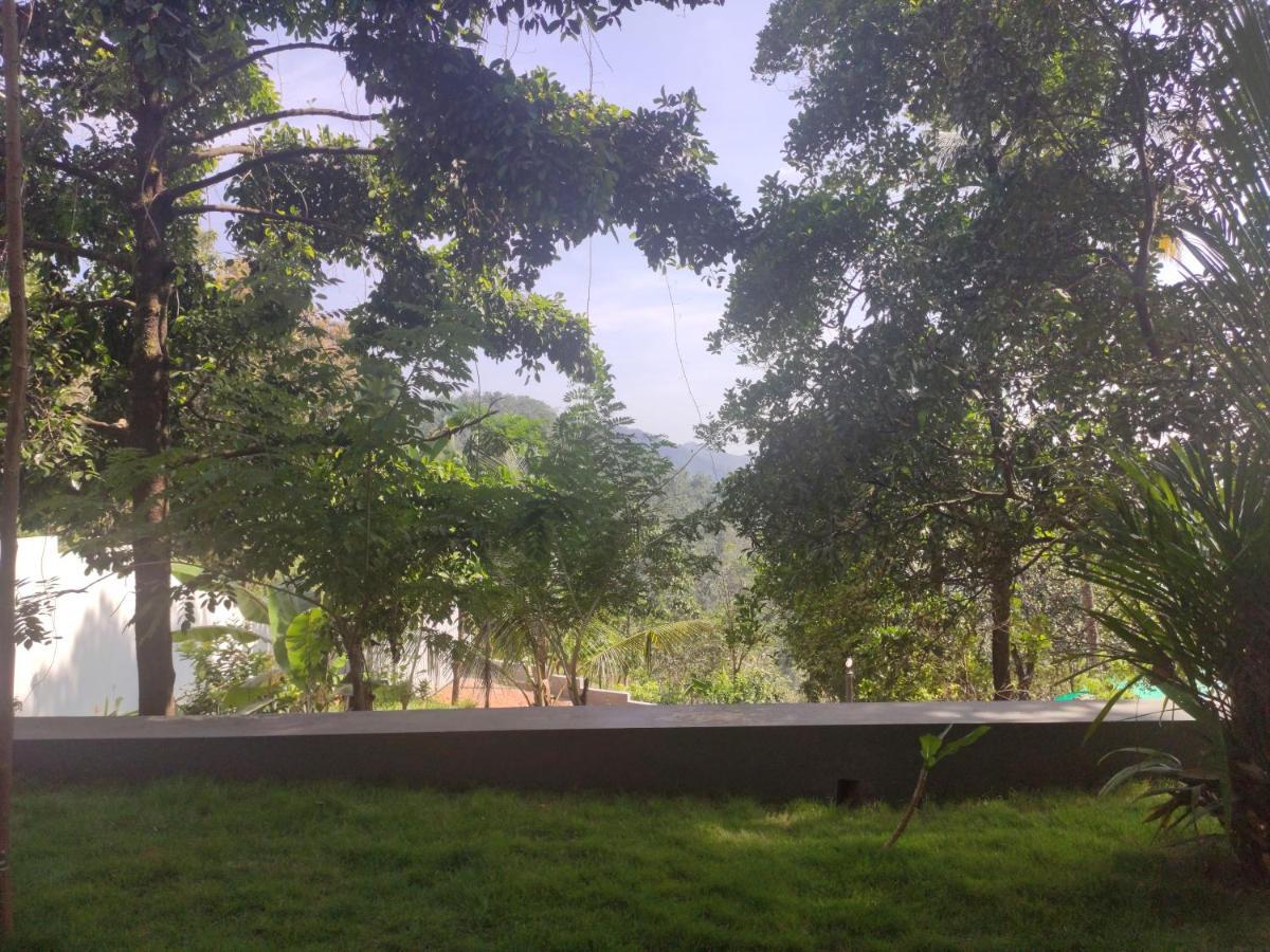 Stone Hills Hotell Kannur Exteriör bild