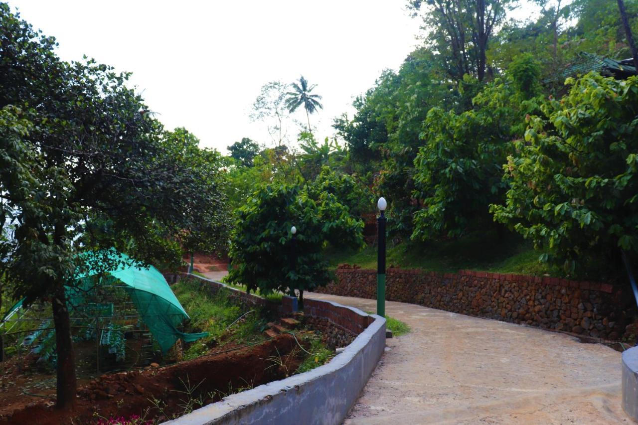Stone Hills Hotell Kannur Exteriör bild