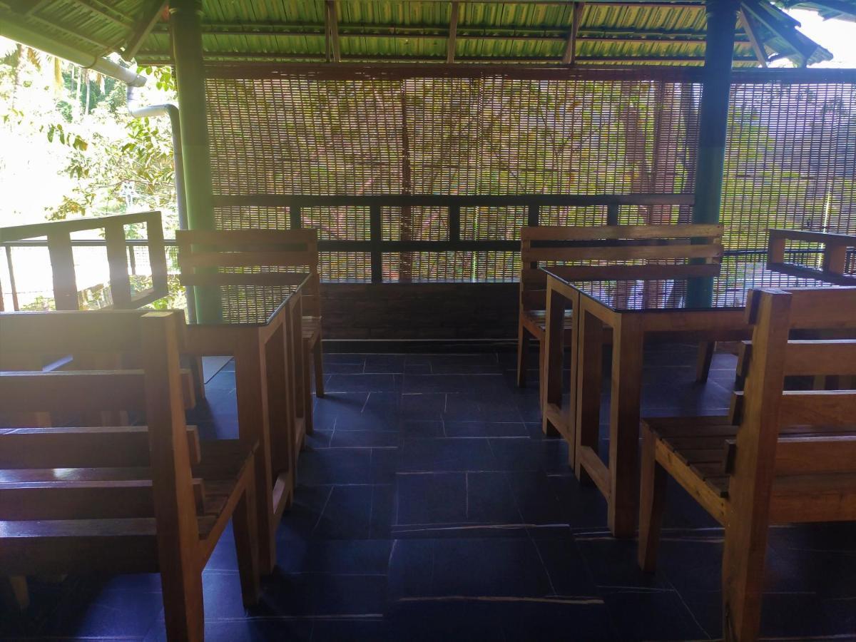 Stone Hills Hotell Kannur Exteriör bild