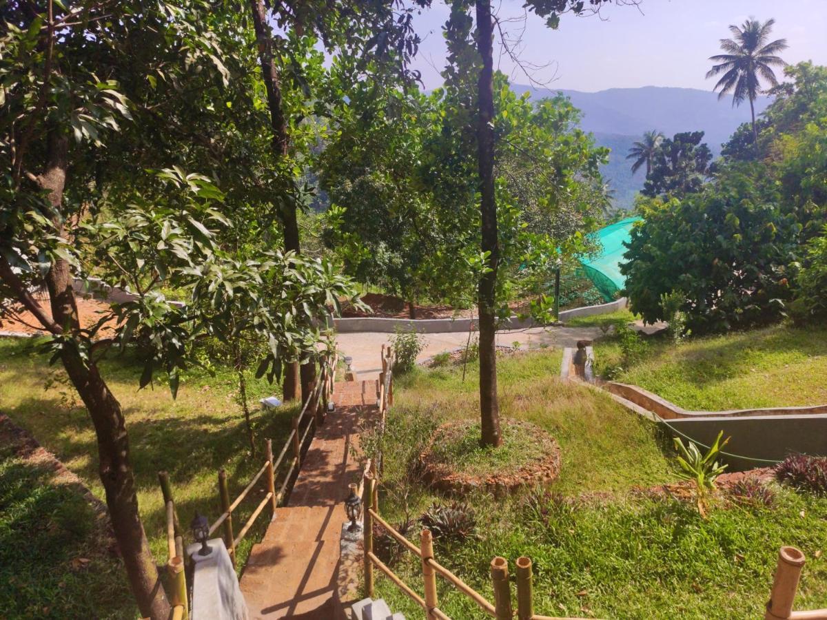 Stone Hills Hotell Kannur Exteriör bild